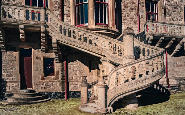 Les techniques pour restaurer un escalier en pierre extérieur usé par le temps